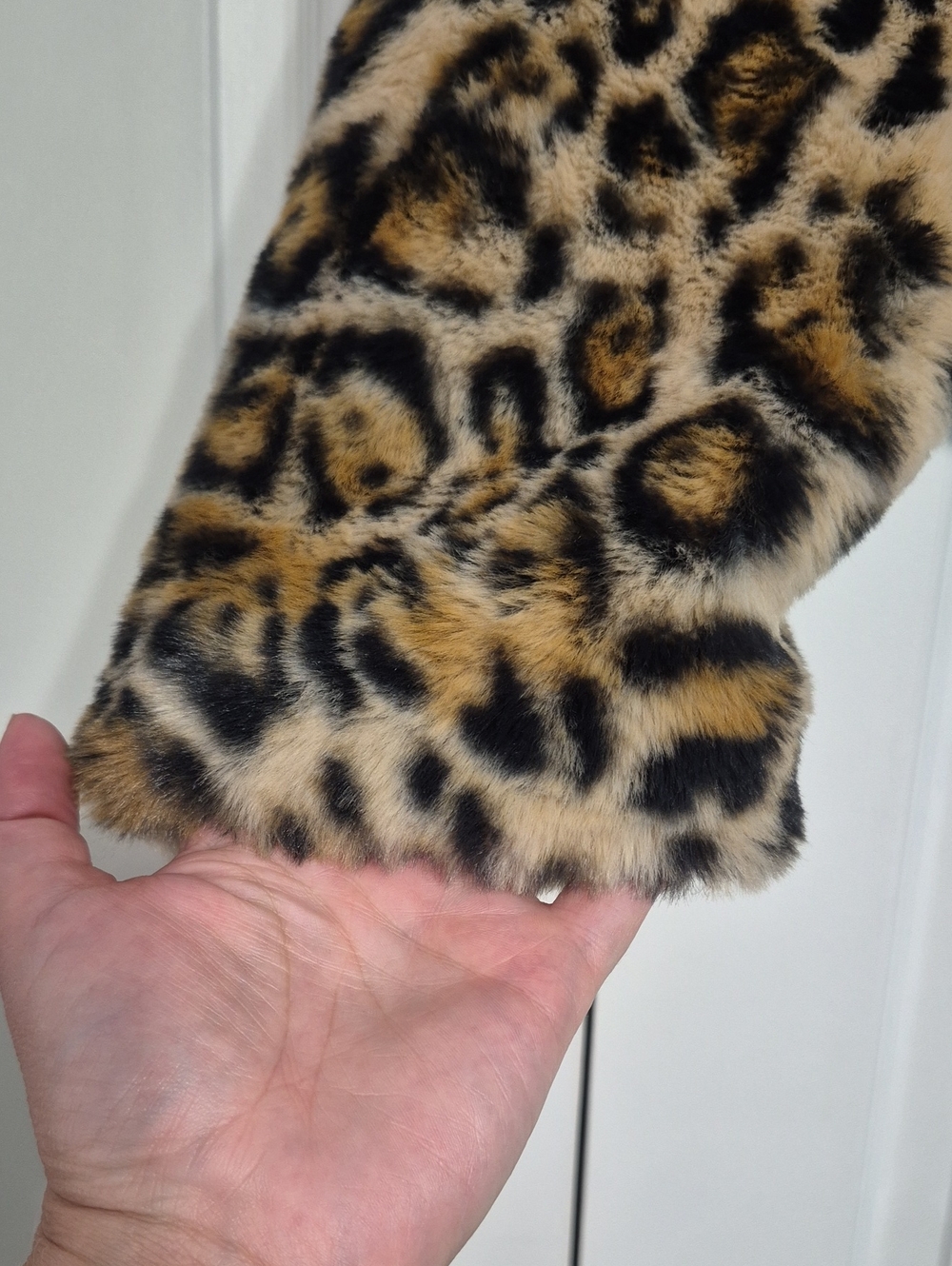 H&M DIVIDED Cropped Leopard Print Faux Fur Jacket - Picture 3 of 6